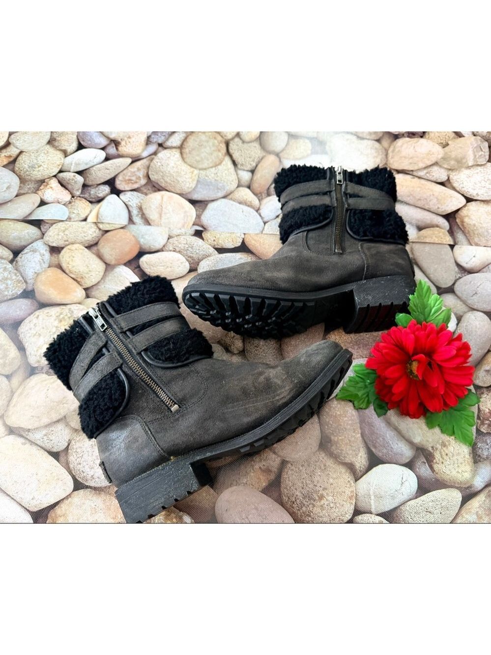 UGG WINTER BOOTS-SIZE 9 - Picture 6 of 9